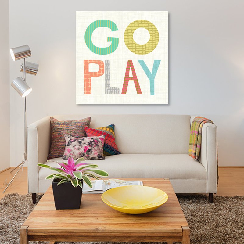 «Kid Play III» par Chariklia Zarris, art textuel sur toile tendue, H 18 po x l 18 po x P 1,5 po