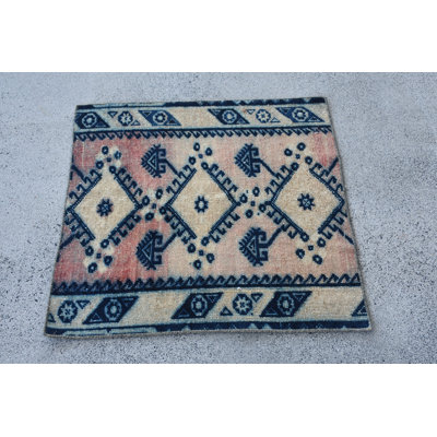 Tapis beige en laine à motif patchwork de 30,3 po x 31,9 po