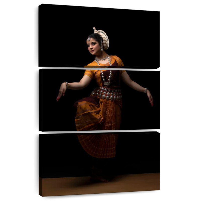 Enn Indian Odissi Dancer, H 45 po x l 28 po
