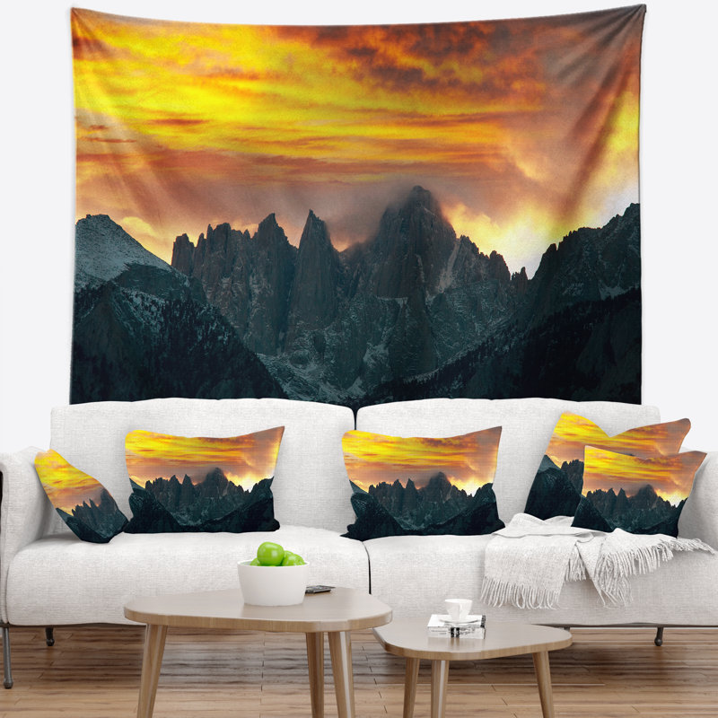 Paysage avec montagnes Whitney sous un ciel nuageux, H 32 po x l 39 po