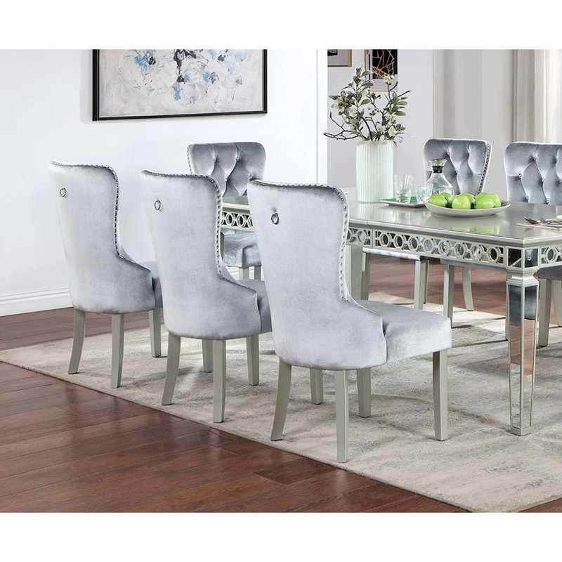 Chaises d'appoint classiques rembourrées en flanelle de 2 po avec anneaux en métal et dossier à oreilles en bois massif de luxe pour salle à manger avec boutons en cristal et miroir