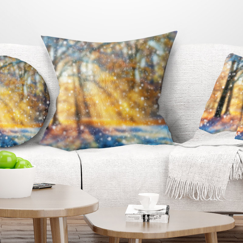 «Blur Winter with Snow Flakes» - Coussin imprimé paysage, 16 po x 1 po, Coussin décoratif