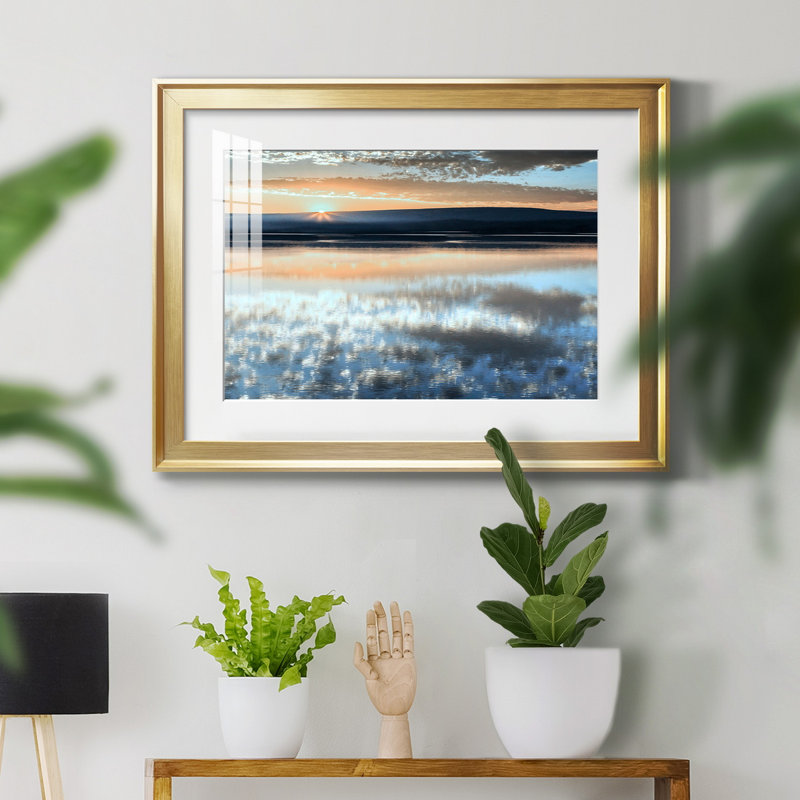 Serene Sunrise - Photographie avec cadre photo, H 26,5 po x l 36,5 po x P 1,5 po, Or