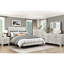 Très grand lit de style contemporain avec finition en chêne gris poussiéreux, conception à panneau, avec tête de lit et rails latéraux, mobilier de chambre à coucher, matériau en bois, type de sommier requis, rails fournis-719883852