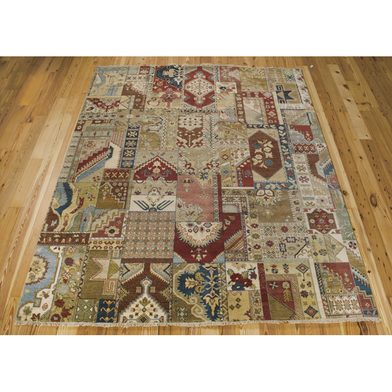 Tapis multicolore en laine noué la à la main Degory, Rectangle 7 pi 9 po x 9 pi 9 po