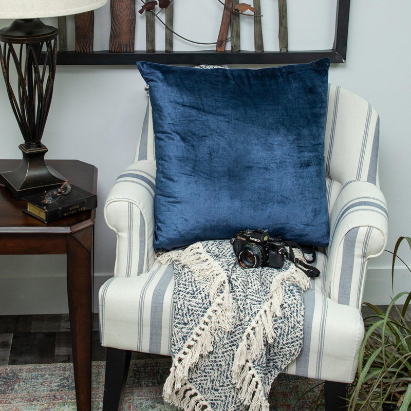 Housse et insert de coussin Topaz, Polyester / Bourre en polyester, Bleu marine, 22 po x 22 po