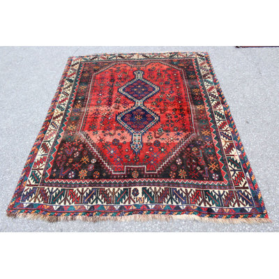 Tapis unique en laine noué à la main des années 1950 de 4 pi 12 po x 5 pi 11 po en rouge / bleu / beige