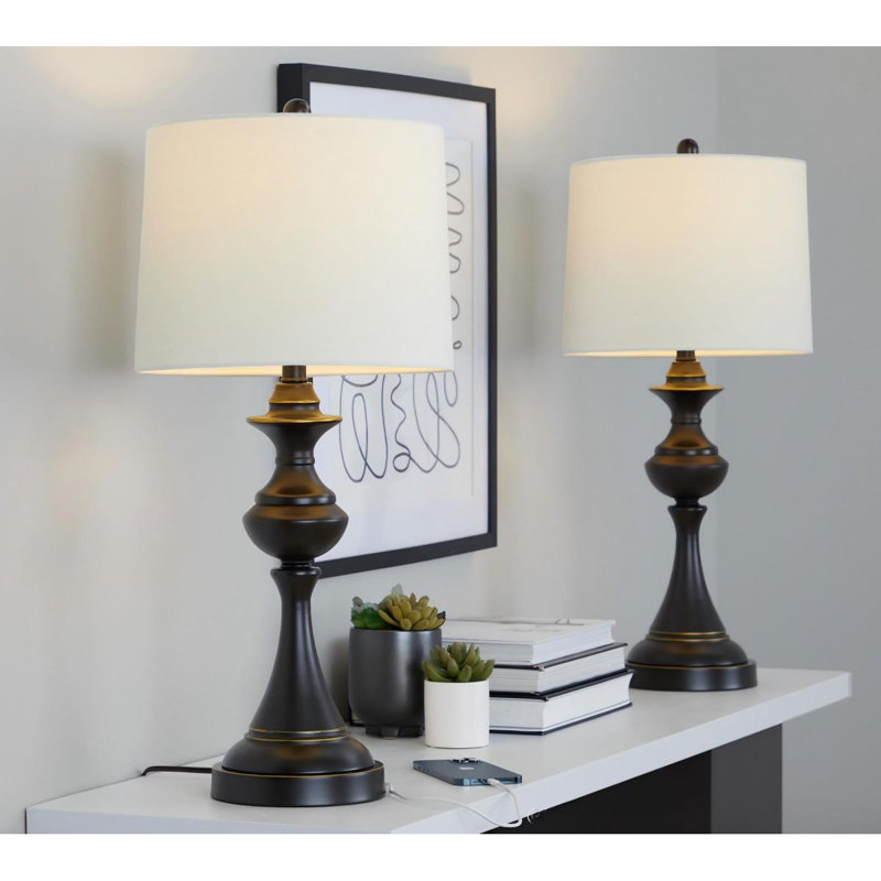 Lampe de table contemporaine en métal huilé avec abat-jour en lin blanc cassé 29 po Montgomery de Grandview Gallery
