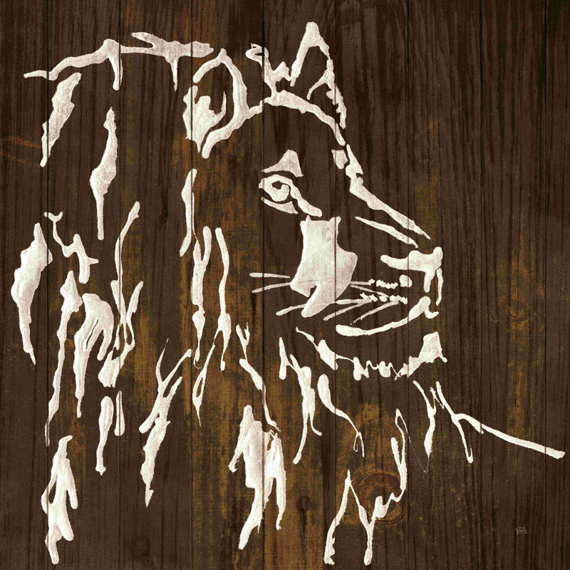 «White Lion on Dark Wood» par Chris Paschke - reproduction d'art sur toile tendue, H 30 po x l 30 po, Papier avec cadre noir