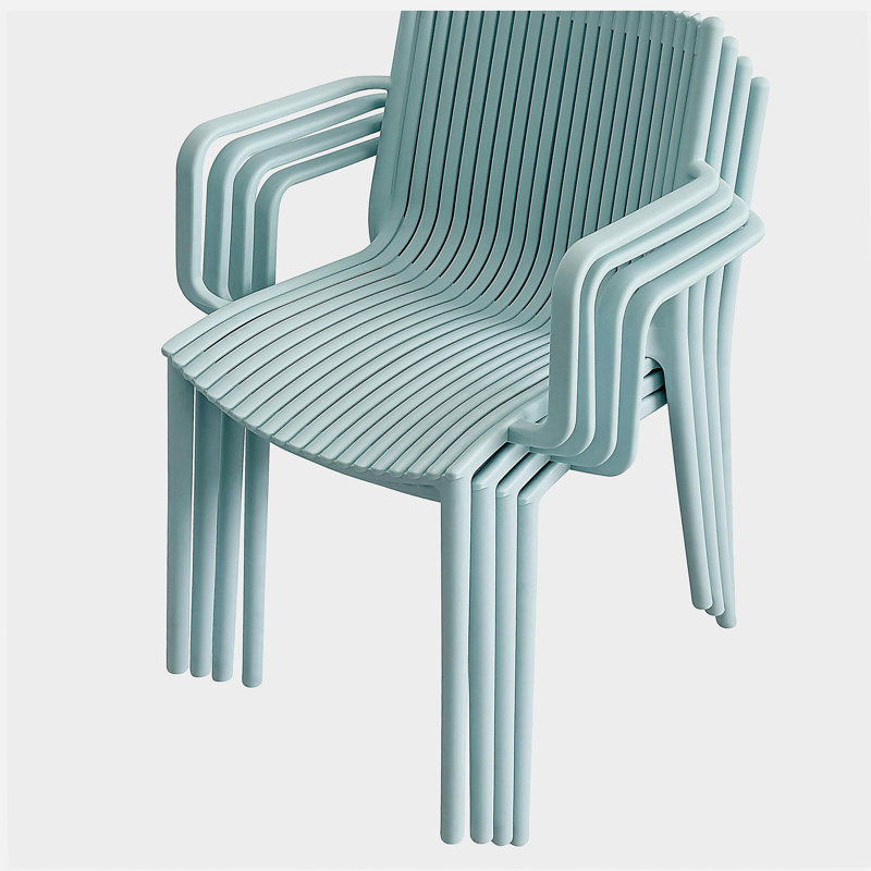 Summer - Fauteuil empilable moderne en plastique 4 pièces pour l'intérieur et l'extérieur - Dossier ergonomique à lattes, matériau PP toutes saisons, bleu ciel clair - patio, balcon, café
