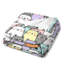 Joli chat mignon en flanelle de luxe coloré, couverture douce et chaude pour le canapé-lit du salon-133687280