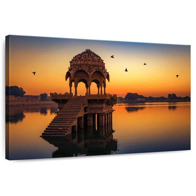 Pavillon Adella Lake Gadisar