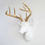 Grande décoration murale fausse tête de cerf naturalisée-473788026