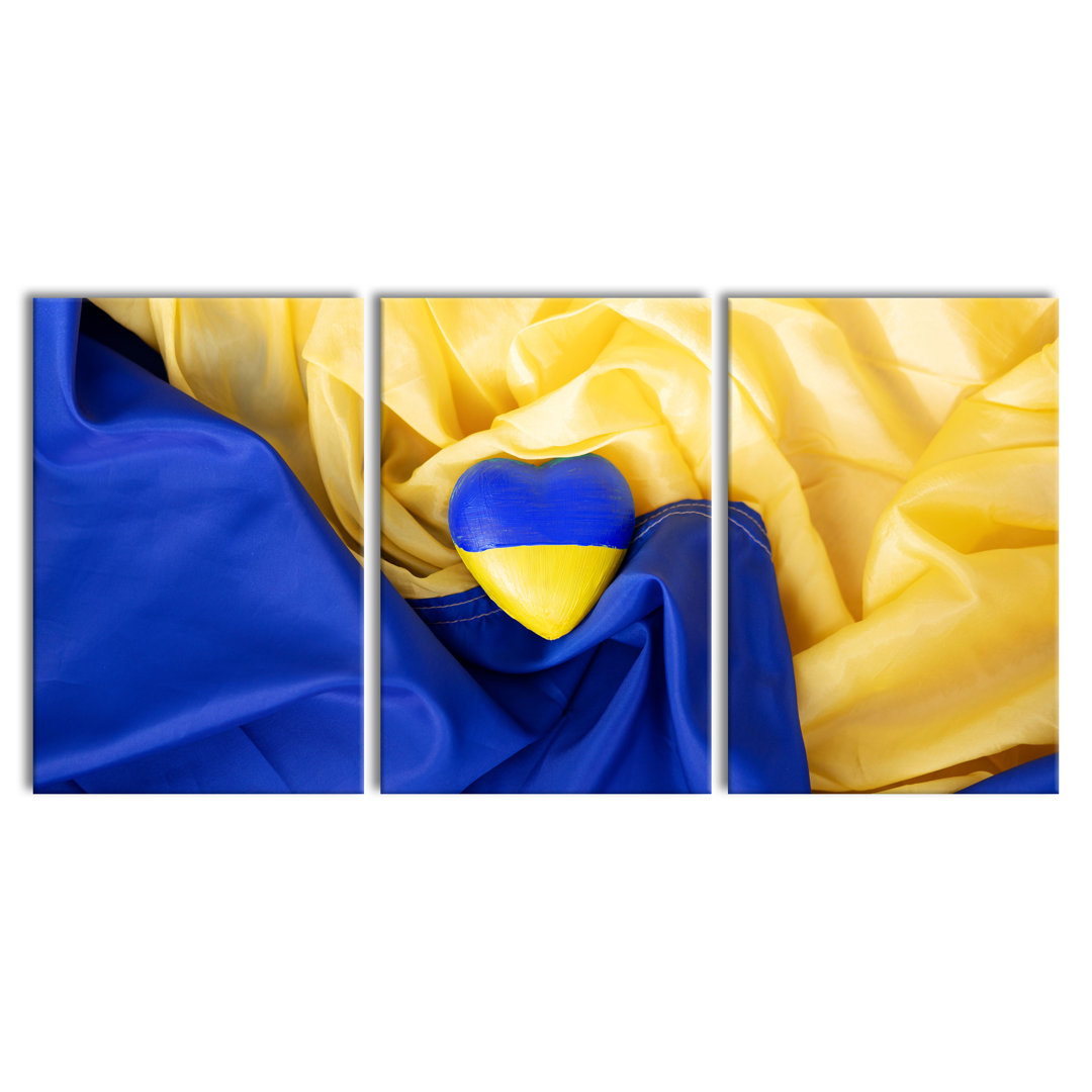 Leinwandbild Herz mit Ukraine-Flagge