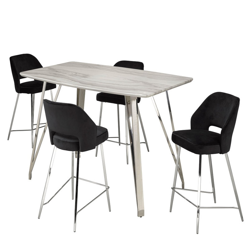 Ensemble repas pour quatre personnes