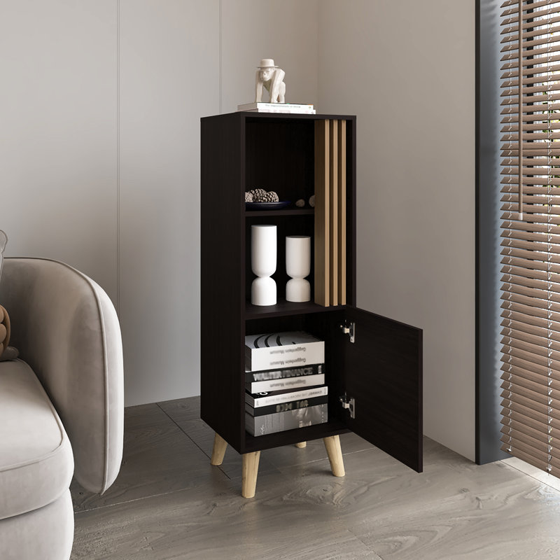 Armoire de 47 po de hauteur avec deux tablettes ouvertes. Chêne foncé. Moderne pour les salles à manger. Fabrication en panneau de particules. H 47,96 po x l 16,3 po x P 13,9 po. Solution de rangement compacte.