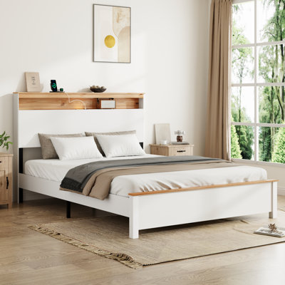 Structure de lit double avec DEL, tête de lit avec rangement et station de charge intégrée, lattes en métal, style traditionnel américain, finition blanc antique, dessous de lit et bois, couleur,