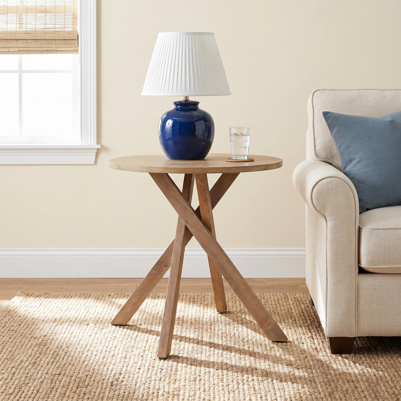 Nikola 32'' Round Dining Table, Light Brown
