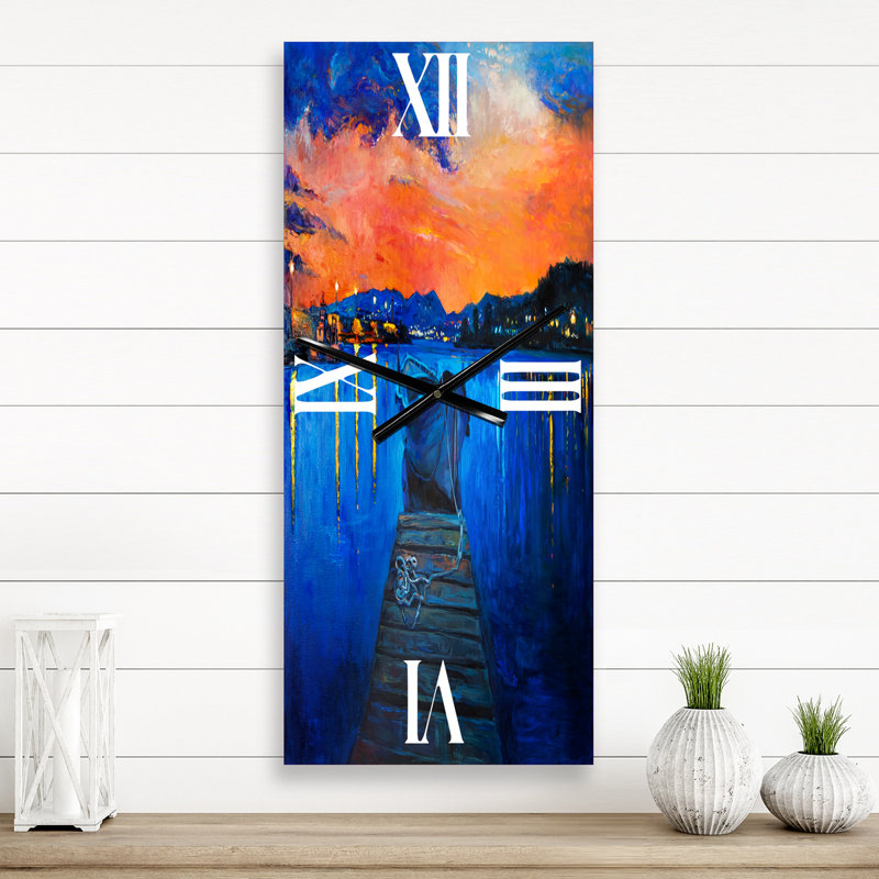 Horloge murale de bateaux se reposant sur l'eau pendant un coucher de soleil chaud III, Petit
