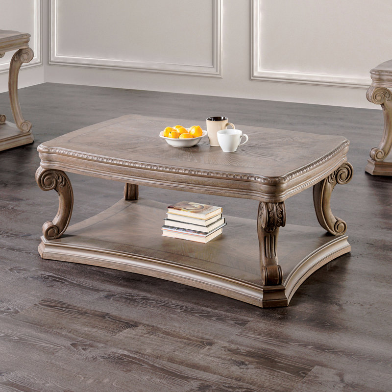 Table basse de style traditionnel Dentil avec moulures à volutes et pieds ouverts
