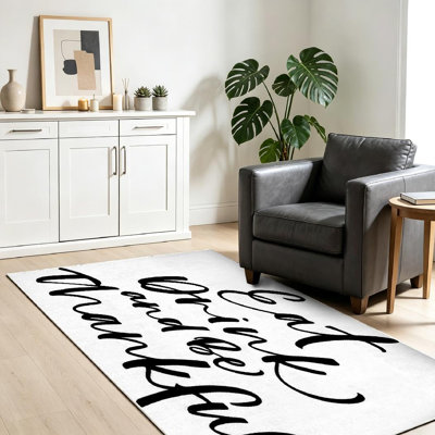Tapis blanc lavable à la machine, boisson et lettrage reconnaissant pour l'intérieur