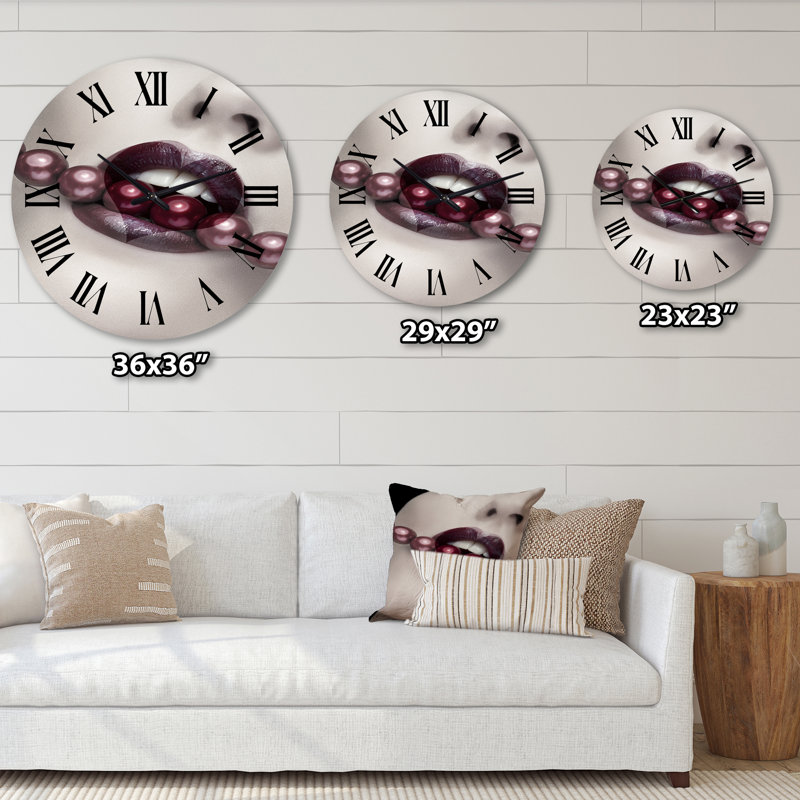 Horloge murale moderne avec lèvres en forme de cœur et perles dans la bouche, Surdimensionné