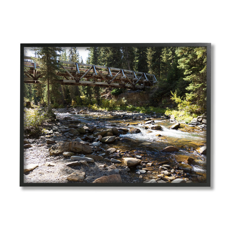 Pont sur le ruisseau Babling par Stede Bonnett - photographie à cadre flottant sur bois, Giclée encadrée noir minuit