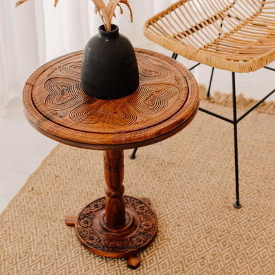 Table basse ronde à plateau relevable pour le décor du salon