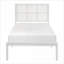Structure de lit plateforme simple en métal, aucun sommier nécessaire, tête de lit en fausse canne blanche, style côtier décontracté pour la chambre à coucher
