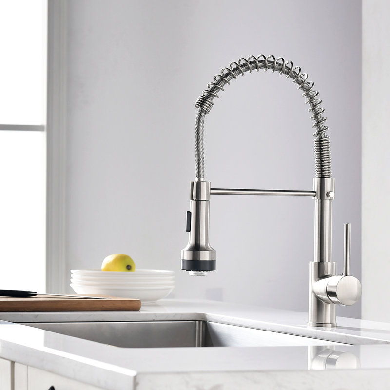 Robinet de cuisine rétractable à poignée simple avec conduites d'alimentation, Nickel brossé