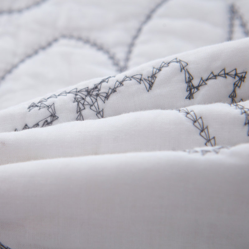 Cotton Damask Quilt, King Quilt +  2 King Shams