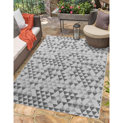 Delmare Geometric Indoor / Outdoor Area Rug