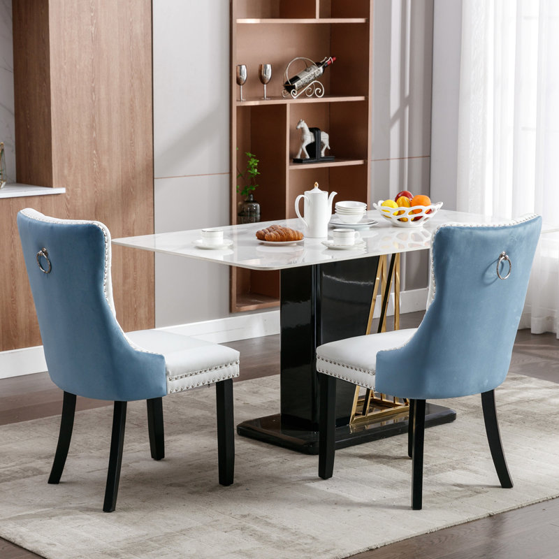 Paire de chaises de salle à manger modernes en similicuir et velours, blanches et bleues, pattes en bois massif, élégante garniture cloutée, SW2101WL. Modèle rembourré contemporain, 2 chaises, velours, structure, captivant.