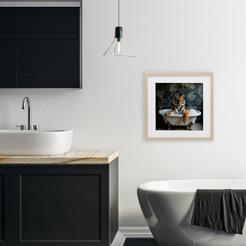 Tigre dans un bain moussant exotique, reproduction encadrée sous verre, design avec lettres et doublure, H 13 po x l 13 po