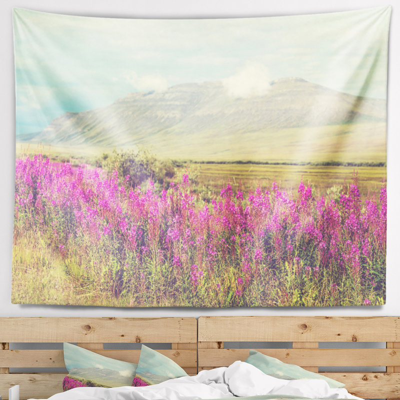 Tapisserie fleurs mauves et à montagnes lointaines floral, H 32 po x l 39 po
