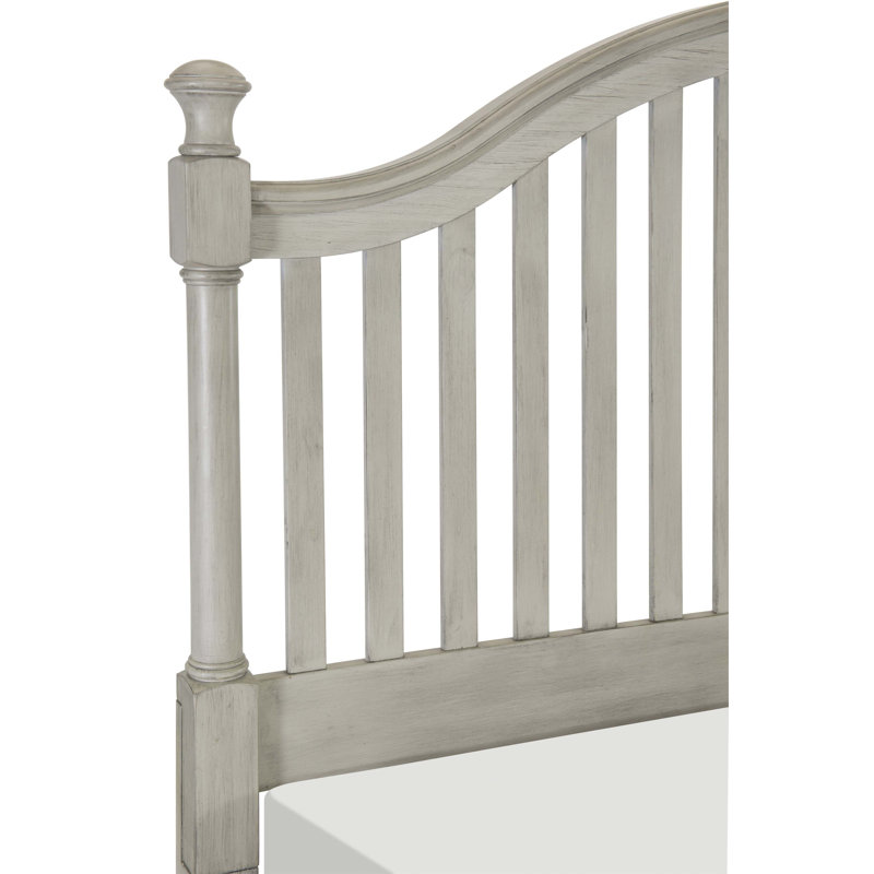 Très grand lit californien moderne avec un design à lattes solides, une finition gris clair et un pied de lit classique pour un décor de chambre à coucher élégant (matelas non inclus)
