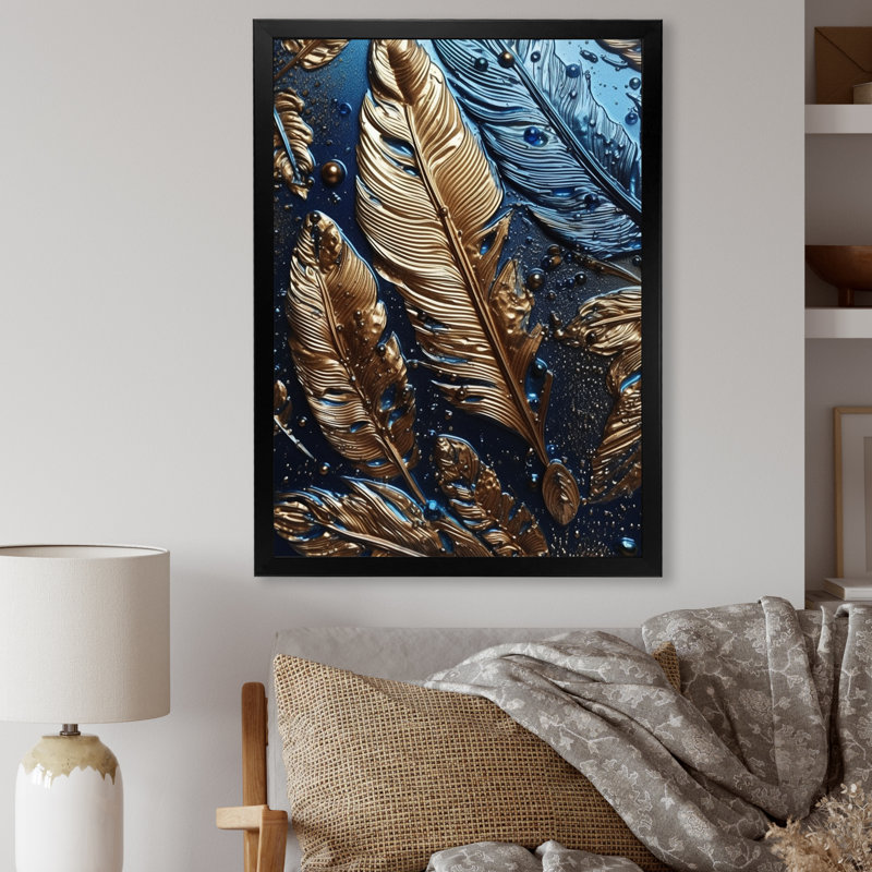 «Misael Gold Feather Glamour I», reproduction sur toile, H 44 po x l 34 po x P 1,5 po, Cadre photo noir