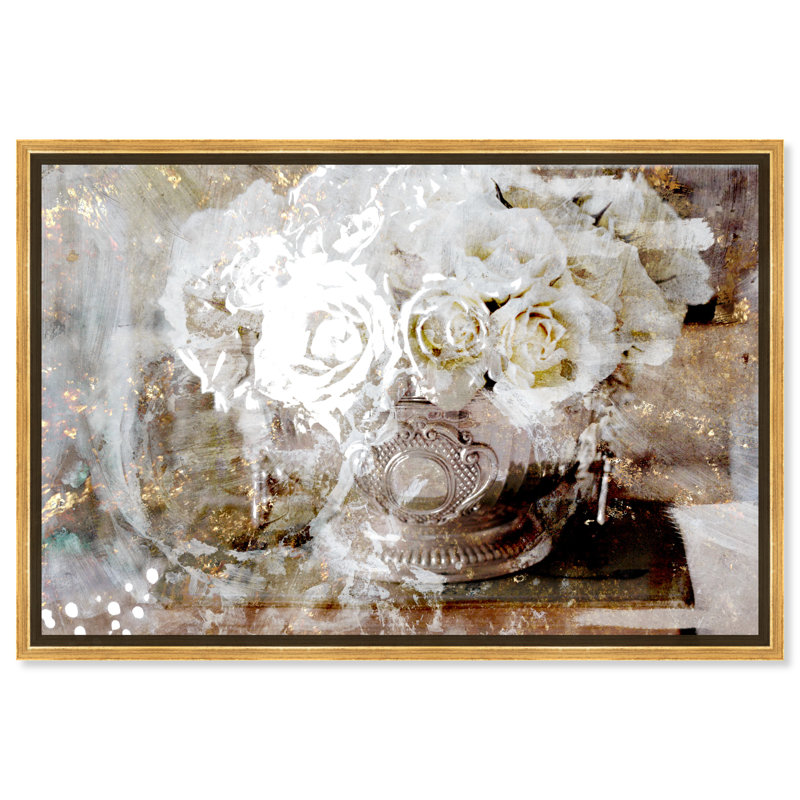 Floral and Botanical Glam Serving Roses Florals - impression d'art graphique, H 24 po x l 16 po, Cadre doré