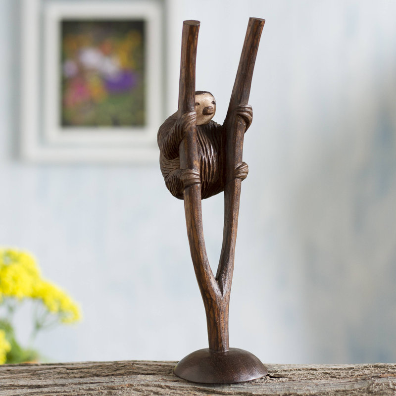 Sculpture en paresseux et cèdre
