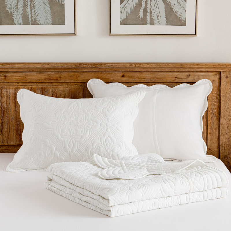 Scalloped Edge Quilt Set 3 Pieces Embroidered Damask Pattern Pre-Washed, White, King Quilt