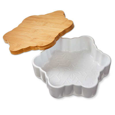 Snowflake Baker with Lid and Trivet