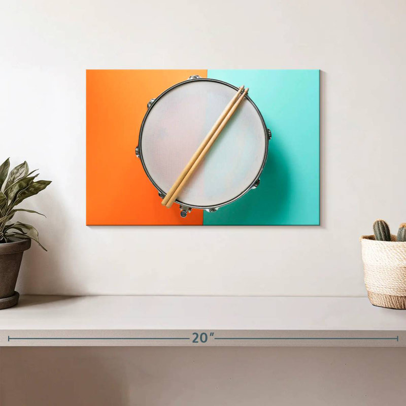 Tambour et bâtons sur la table, H 8 po x l 12 po