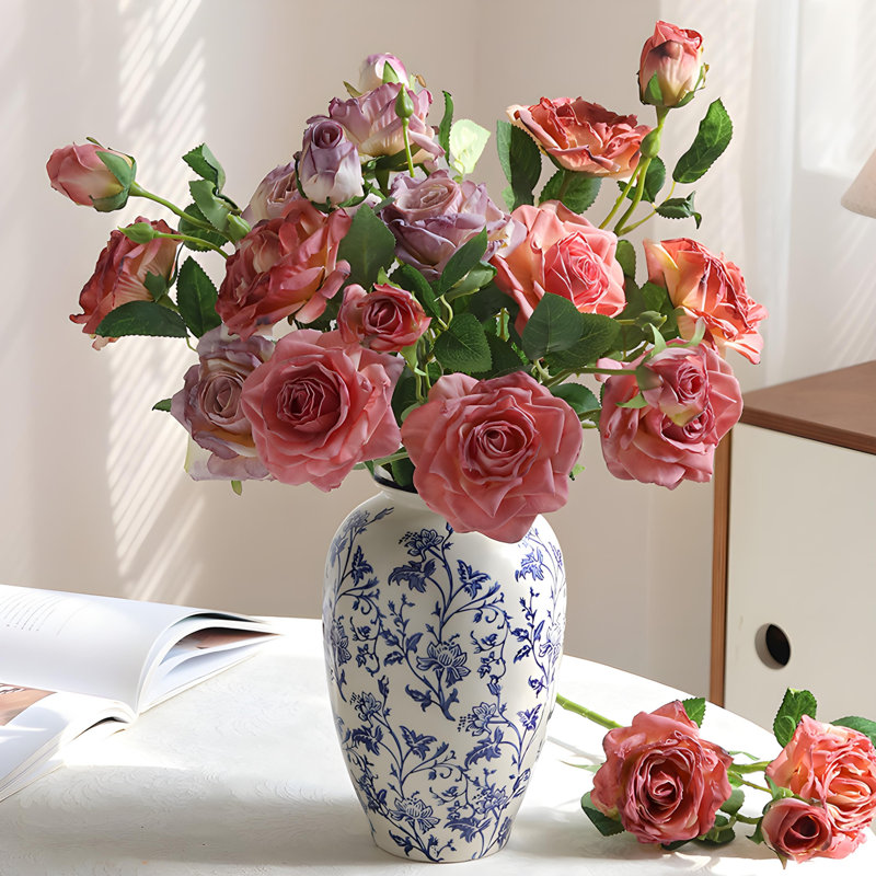 Ornements de fleurs simulées