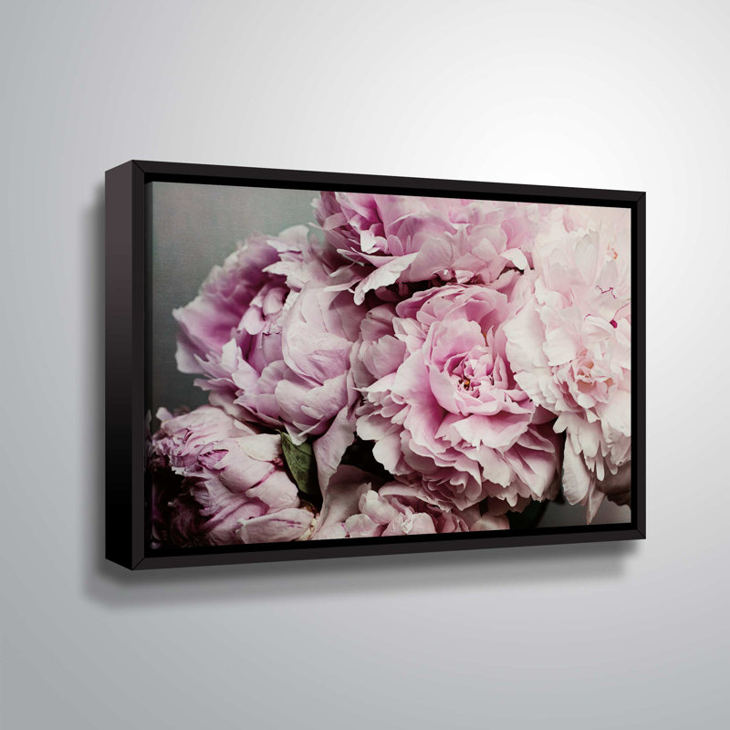 « pivoines galore ii »-impression sur toile, Cadre flottant noir, H 6 po x l 12 po x P 2 po