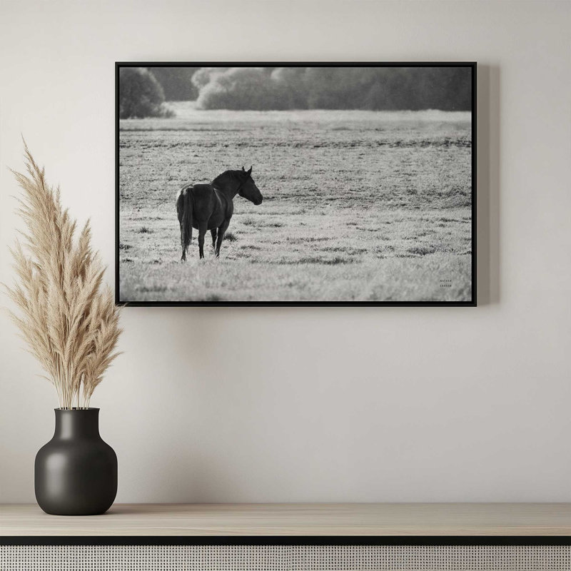 «Waiting» par Nathan Larson, reproduction d'art, L 12 po x H 8 po, Blanc, Toile avec cadre