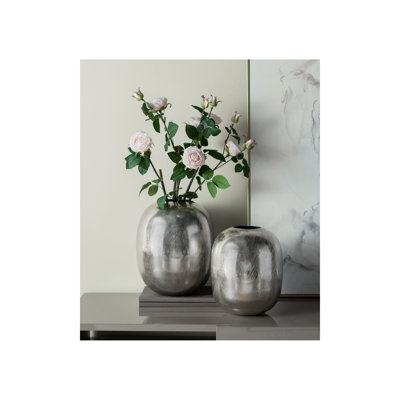 Vase en aluminium de 10,5 x 10,5 x 13 pouces avec des stries argentées