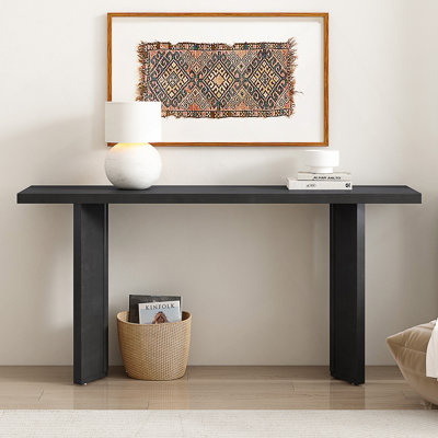 Élégante console avec plateau en placage de pin et pieds géométriques pour les espaces de vie modernes.