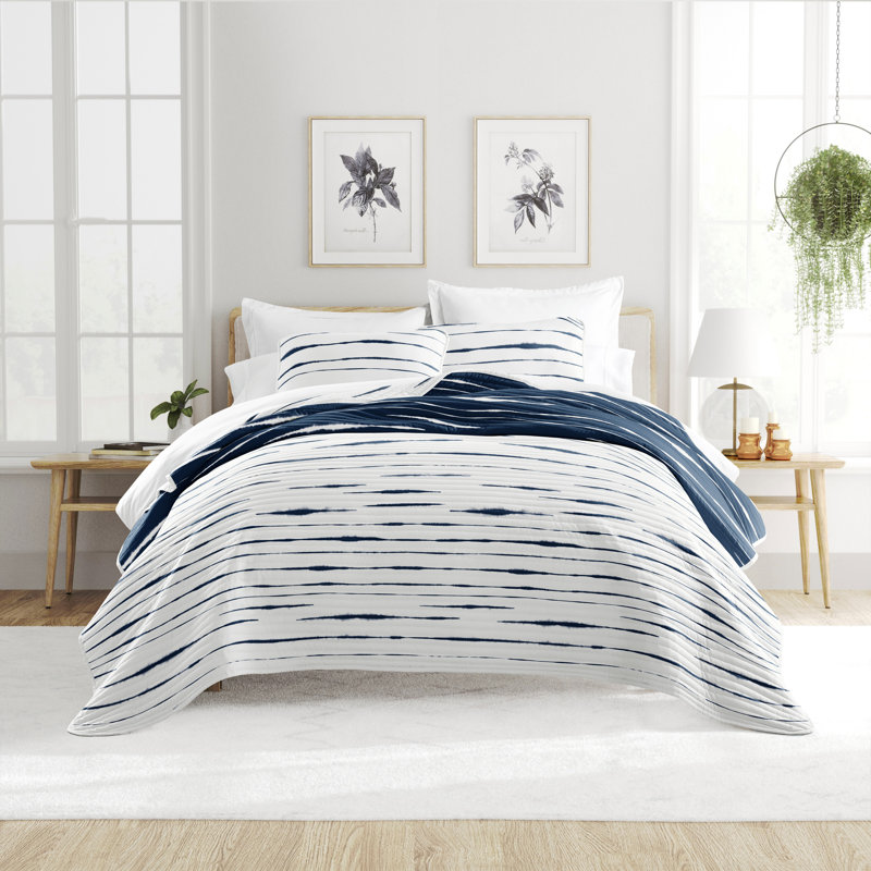 Navy and White Reversible Microfiber Full Quilt Set