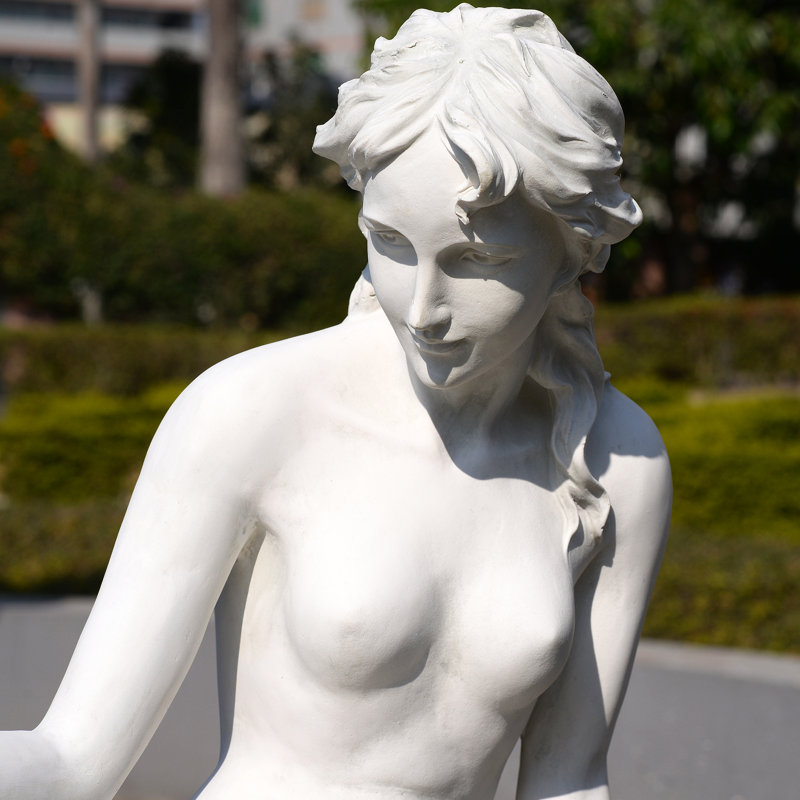 Sirène sur rocher