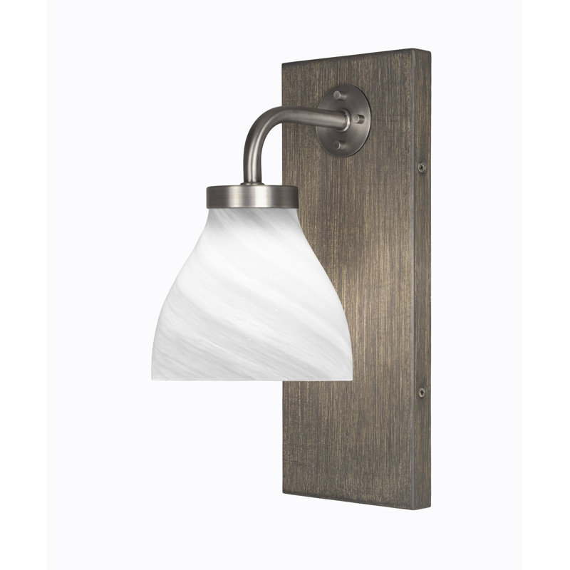 Applique murale Oxbridge présentée en graphite et finition en métal d'aspect bois patiné peint avec verre marbré blanc de 6,25 po